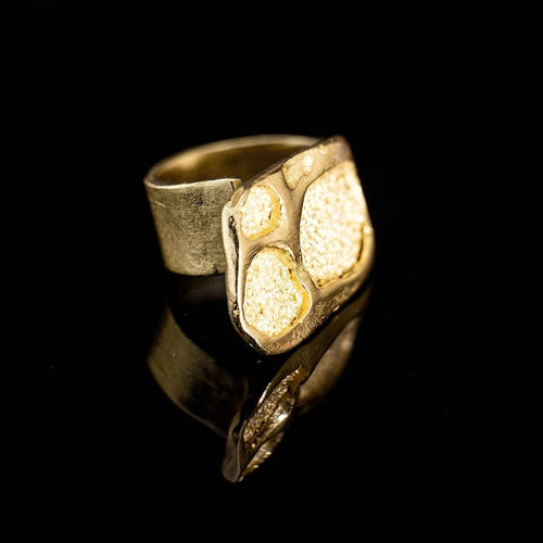 18K gold modernist ring with raised faceted square motif