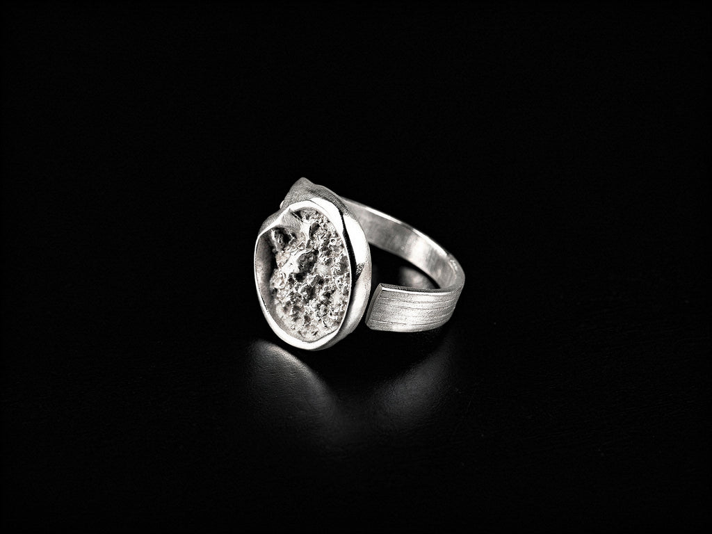 925 sterling silver oval druzy-style ring, side view with wide band