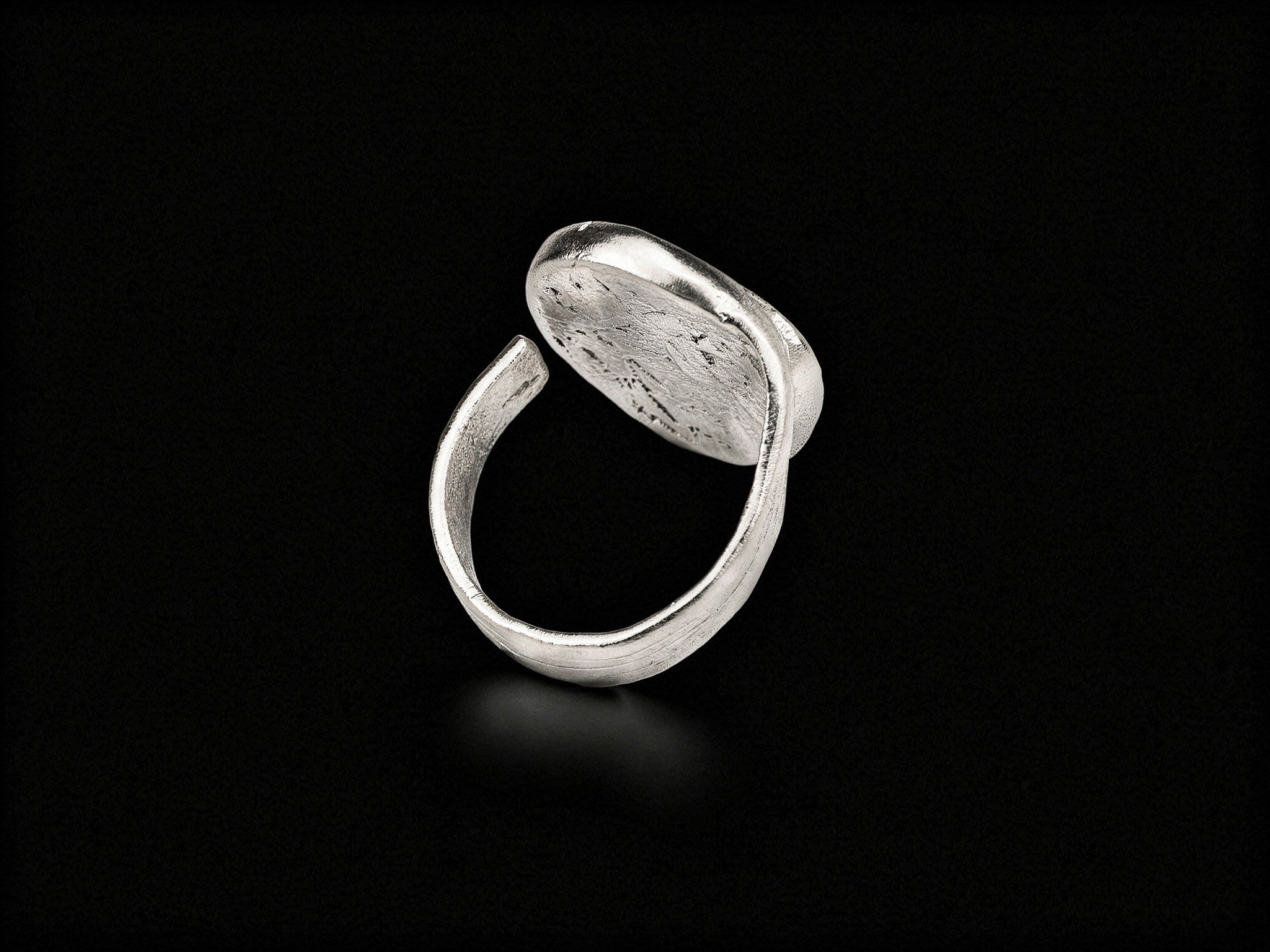 925 sterling silver ring, reverse view with wide open band