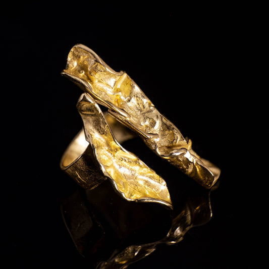 18 Karat Goldring mit verschiedenen Wellen
