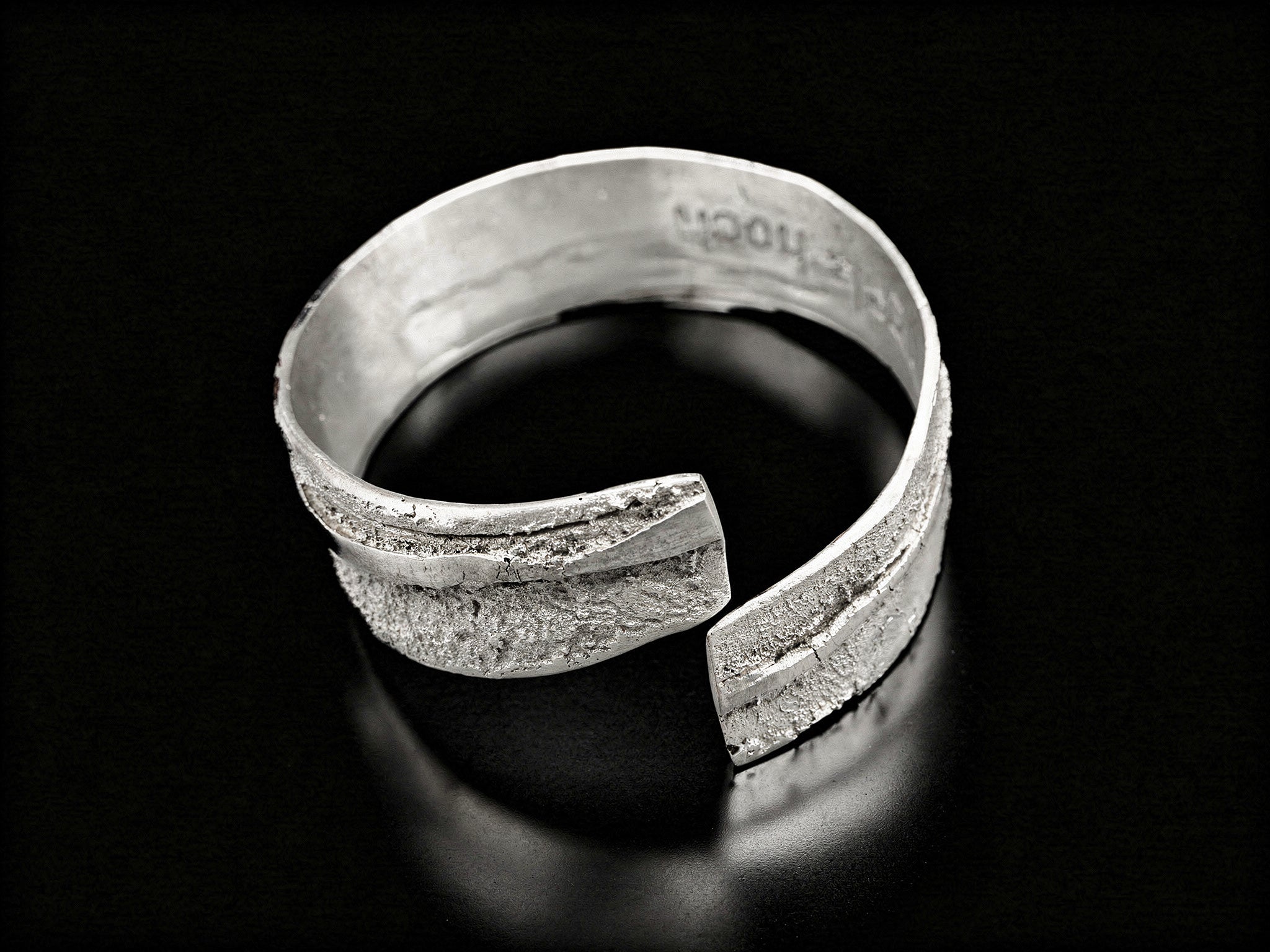 925 sterling silver cuff bracelet side view with geometric stepped open front