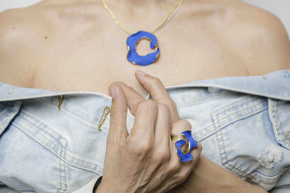 Eterna C Ring in gold-plated bronze with sculptural design