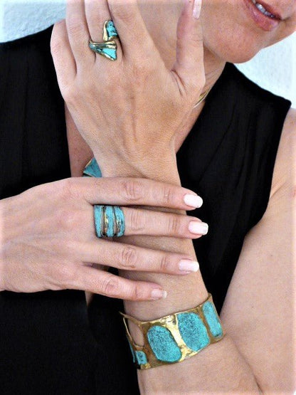 Gold dragon claw ring with turquoise enamel panels, open band