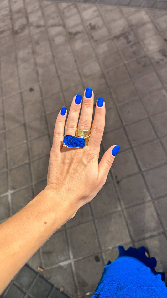 Eternal Loop Ring in gold-plated bronze with sculptural design