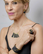 amb cadena fina d'or