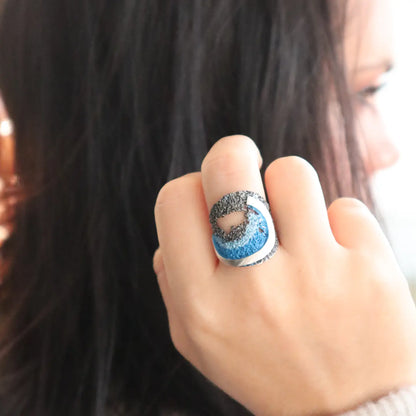 925 ring on finger with blue ocean swirl inset and speckled silver band