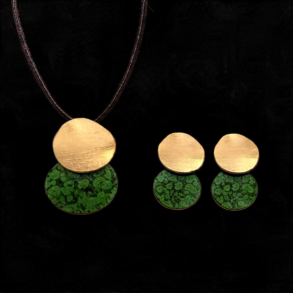 Pendant necklace and stud earring set with gold discs and green patterned drops