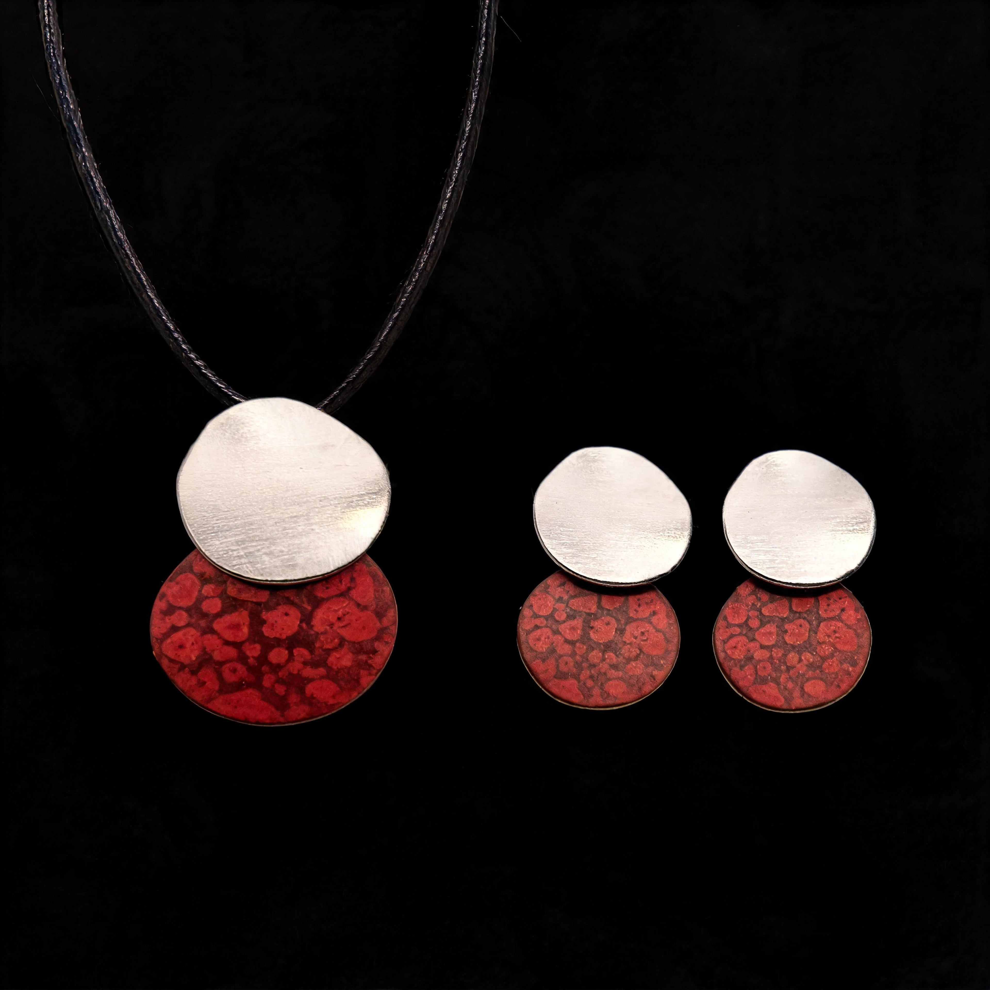 Pendant necklace and stud earring set with silver discs and red patterned drops
