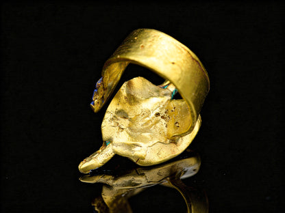 Gaudi Ring side view with sculptural profile