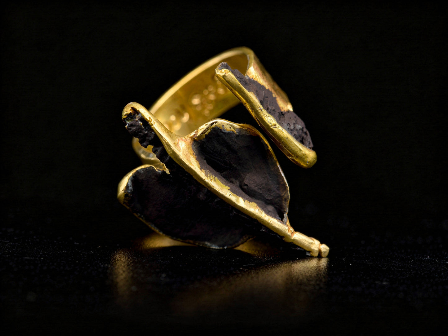 Gaudi Ring side view with sculptural profile