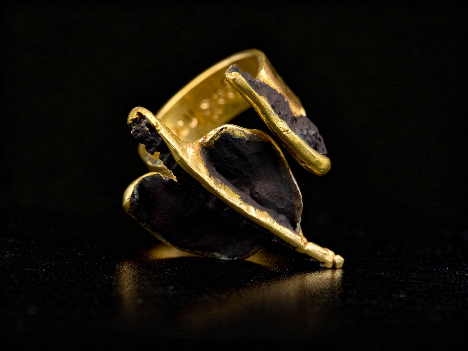 Gaudi Ring side view with sculptural profile
