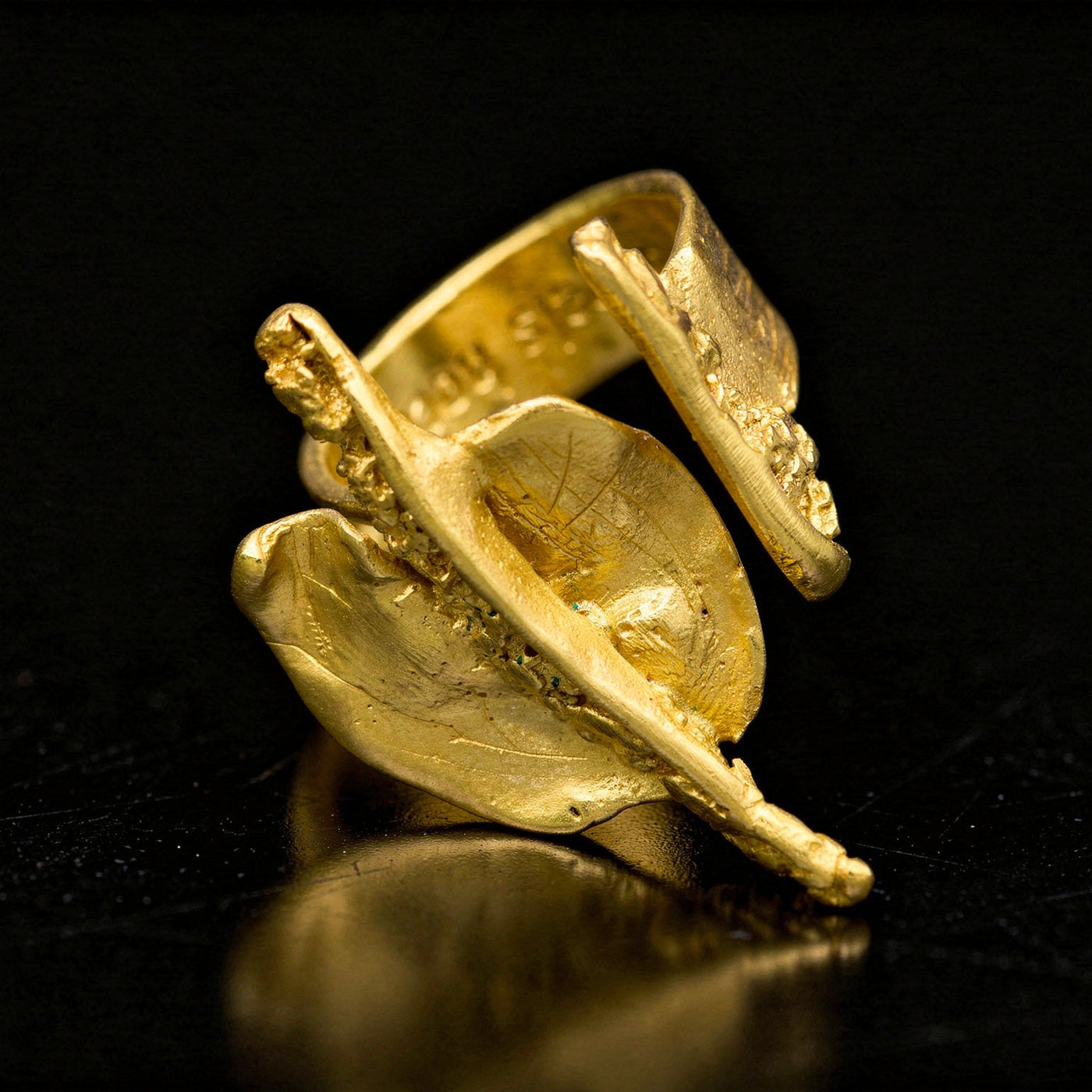 18K gold Gaudi-style ring with textured open oval design