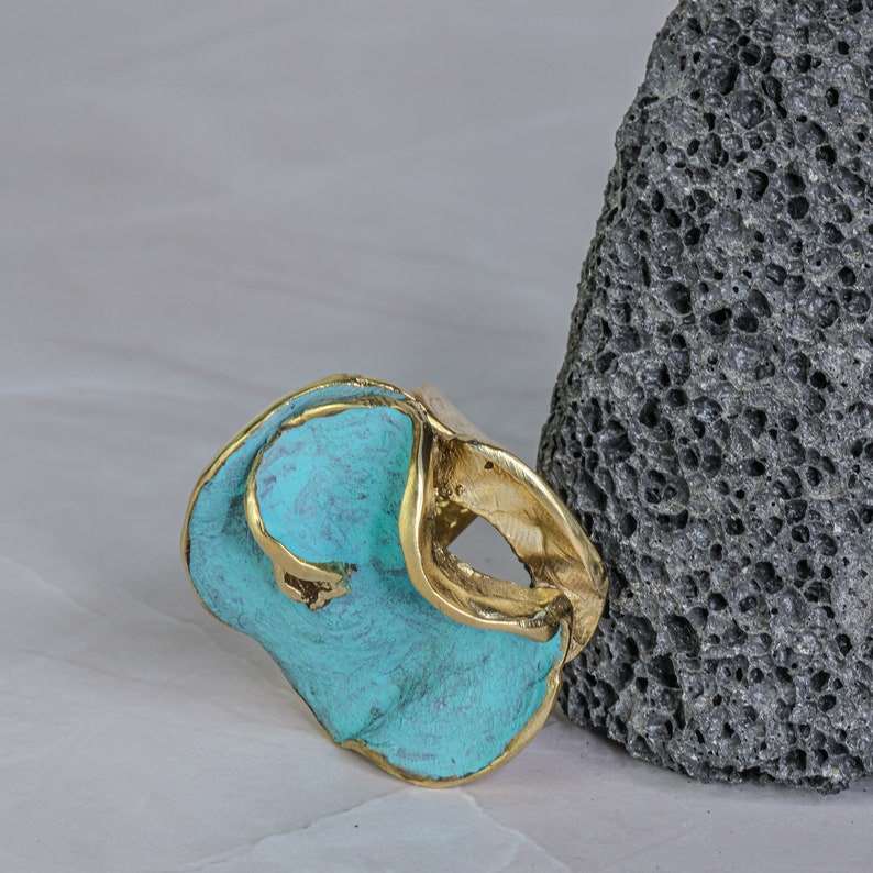 Oceánida Ring detail showing artisanal texture