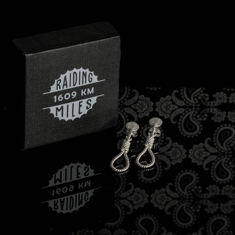 Rope-shaped drop earrings, silver tone metal, gothic style