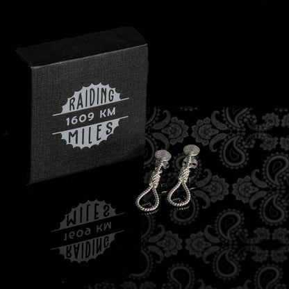 Rope-shaped drop earrings, silver tone metal, gothic style