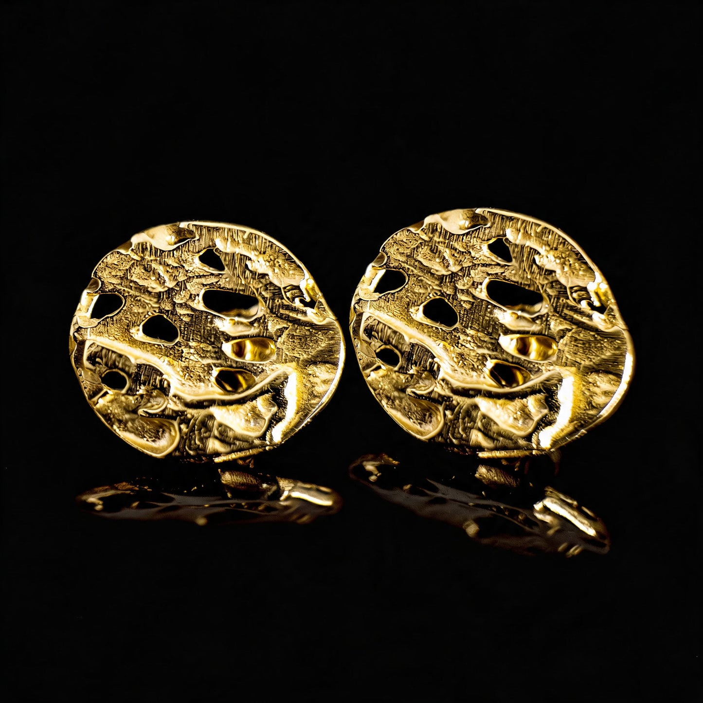 18K hollow circle earrings with textured gold cutout pattern, two-piece pair