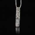 Collaret Strata de plata amb penjoll rectangular martellejat sobre cadena fina