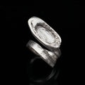 Sello ovalado tono plata Anillo con parte superior texturizada y grabada