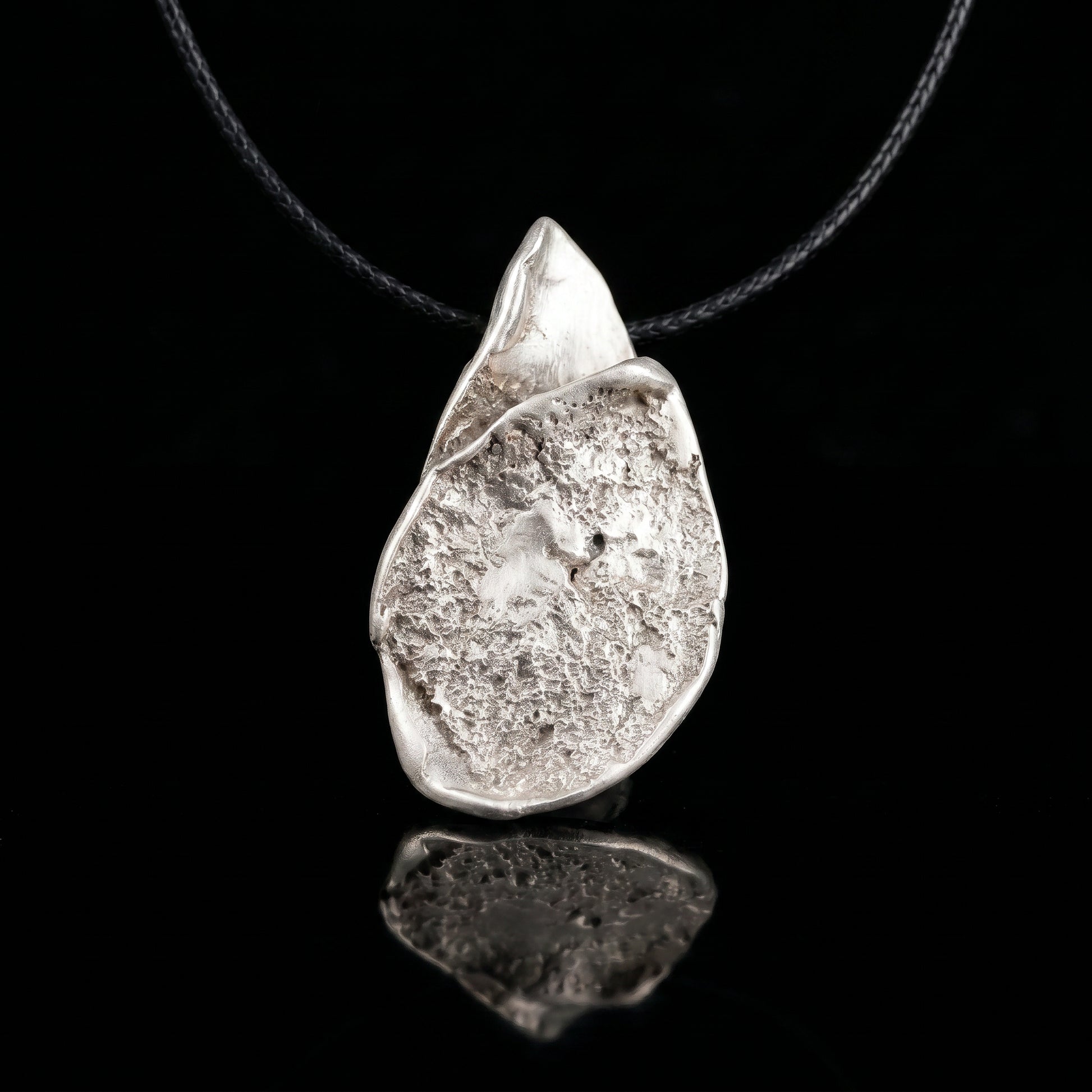 Silver-tone teardrop pendant necklace with hammered finish and loop bail