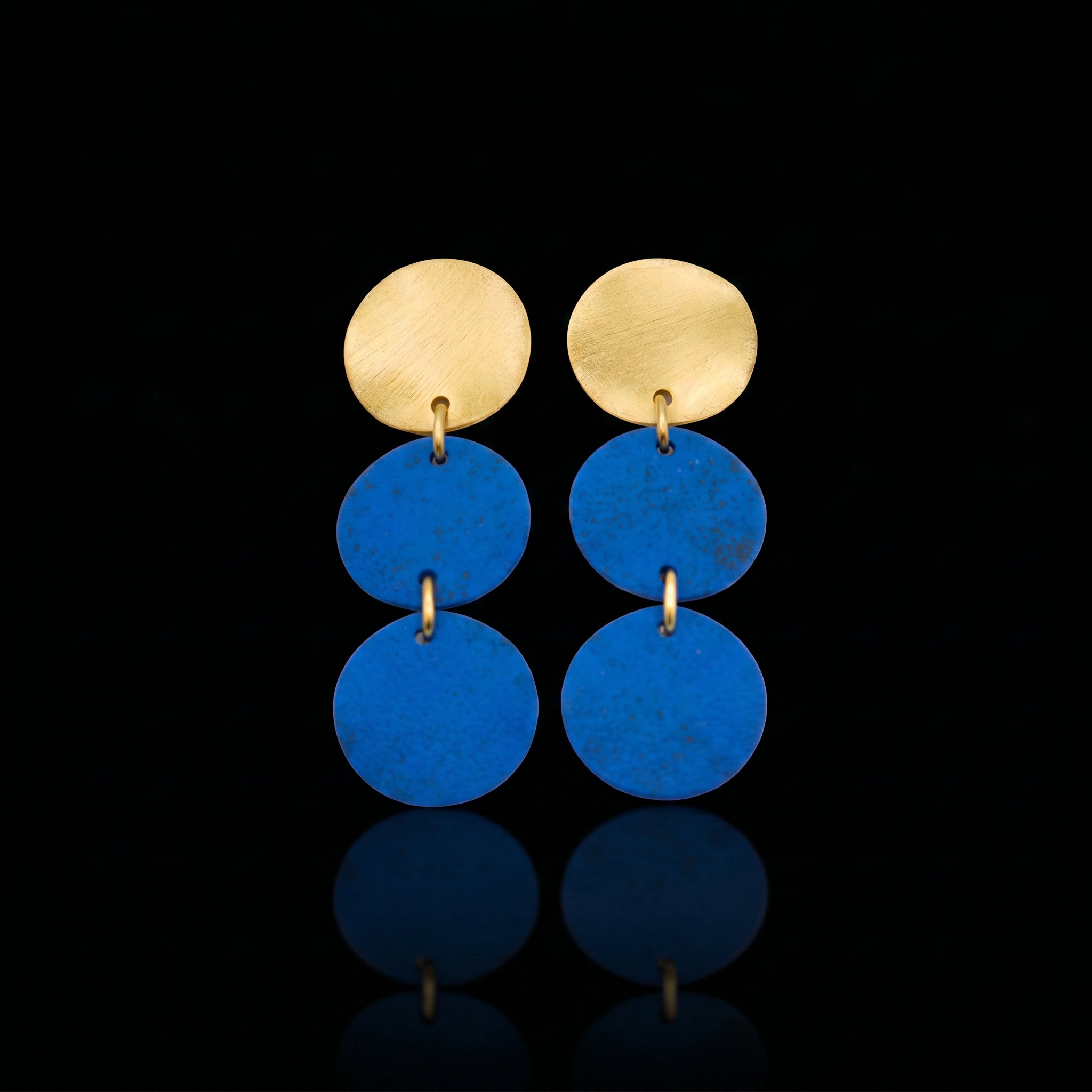 Arracades de triple moviment daurades amb tres discs blaus