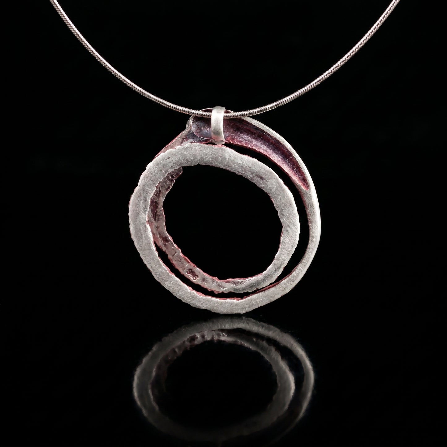 925 silver pendant with textured oval ring detail, gray with subtle red, chain