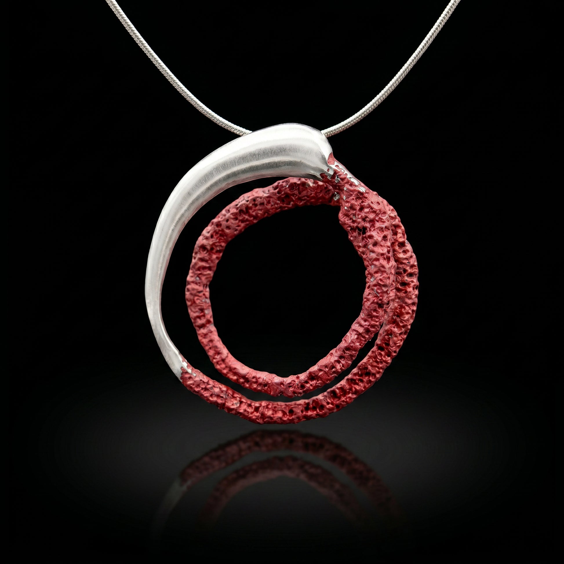 925 silver pendant with red textured oval ring detail and chain