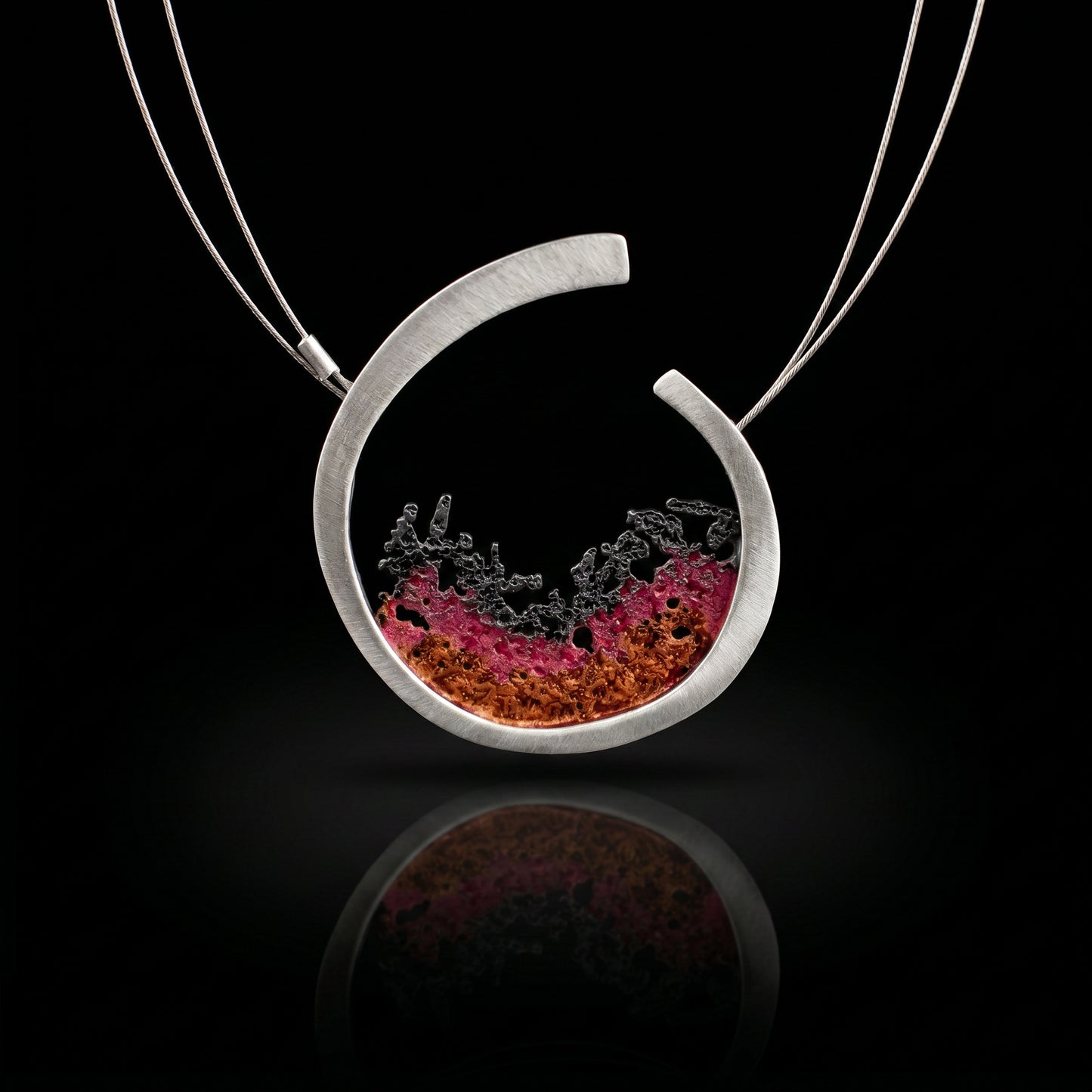 Silver 925 pendant with teardrop bezel and red-pink ocean scene
