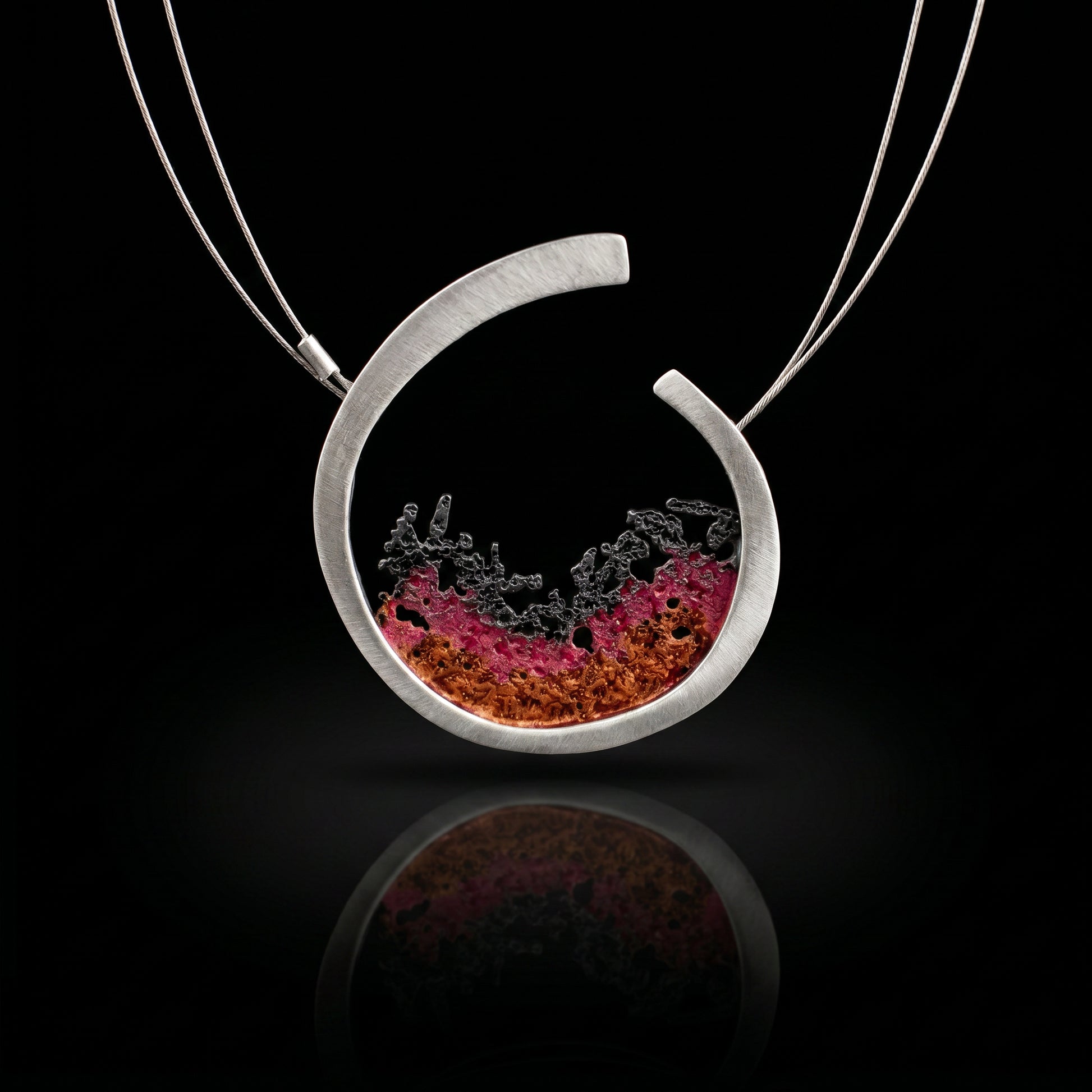 Silver 925 pendant with teardrop bezel and red-pink ocean scene