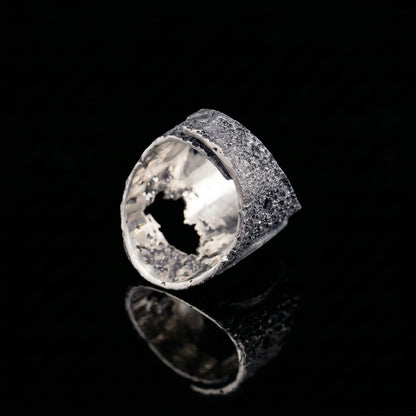 925 ring showing inner band and textured silver exterior