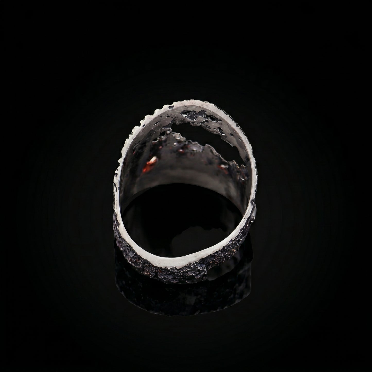 925 ring with textured silver exterior and hollow inner band