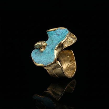 Oceánida ring angled view, turquoise stone with gold-tone wrap band