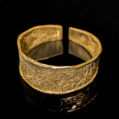 18K Aurum Circulus bracelet, wide hammered gold cuff with inner smooth band