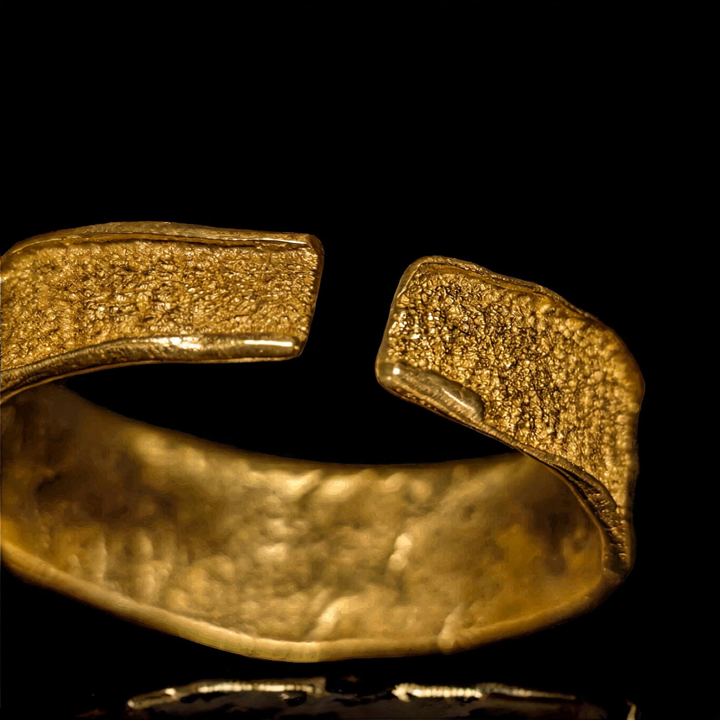 18K Aurum Circulus bracelet, gold hammered cuff shown from side profile