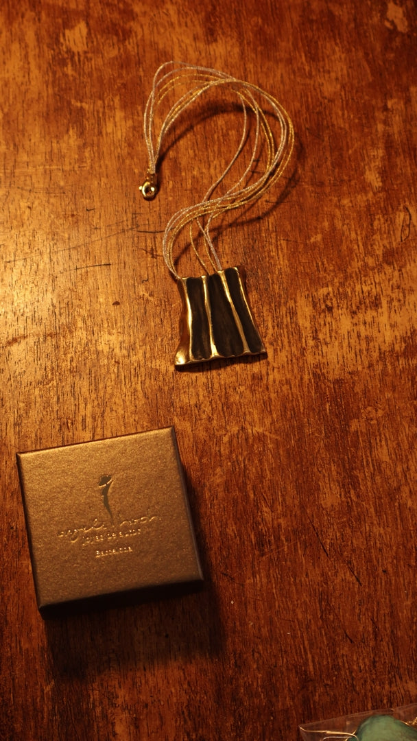Fluctus Aureus Necklace product video