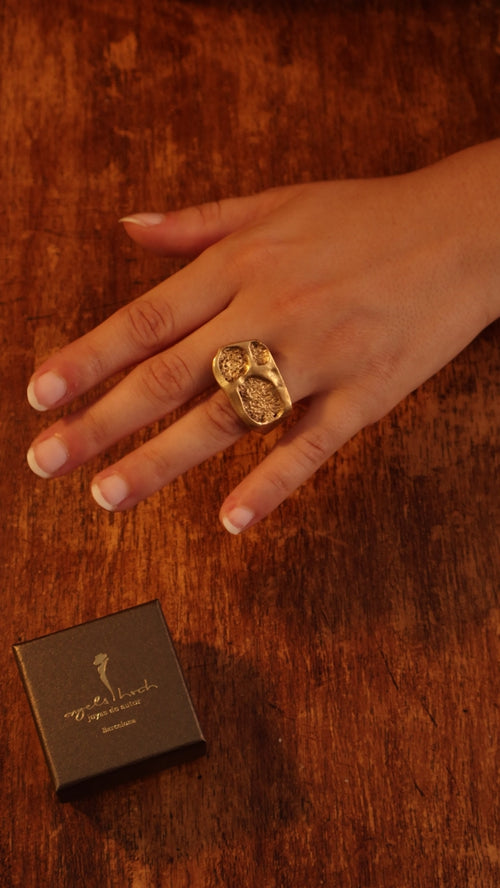18K Modernist Gaudi Ring product video