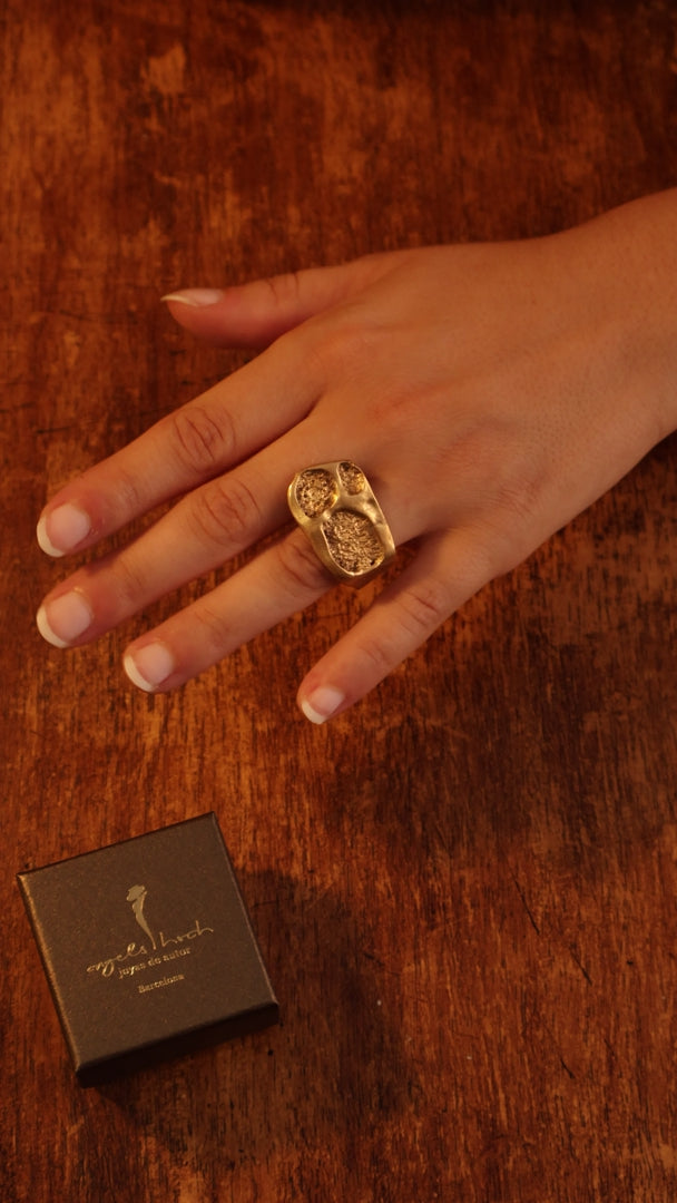 18K Modernist Gaudi Ring product video