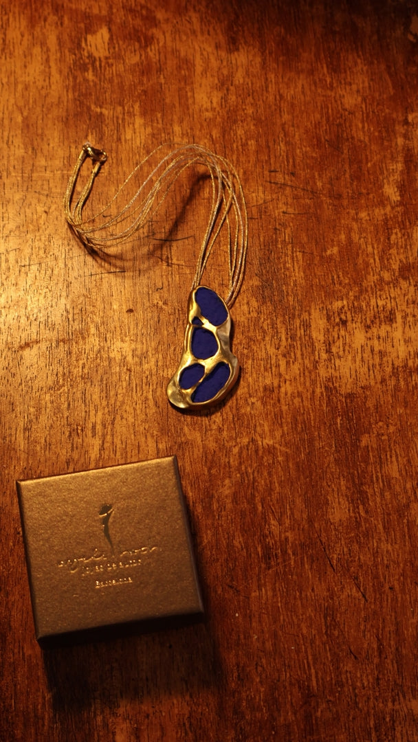 Dali's Dream Necklace product video