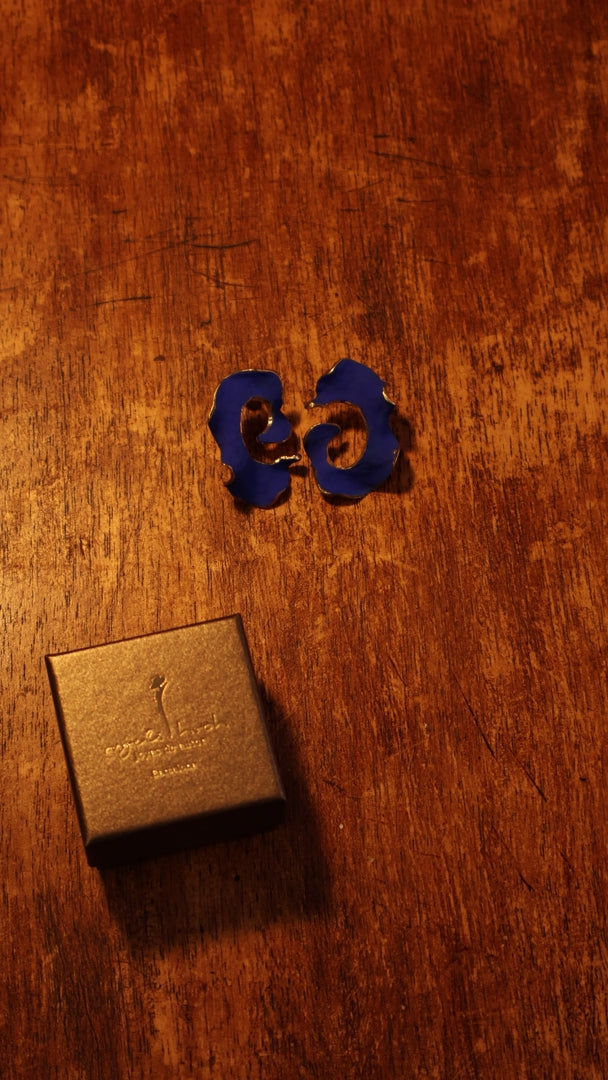 Eterna C Earrings product video